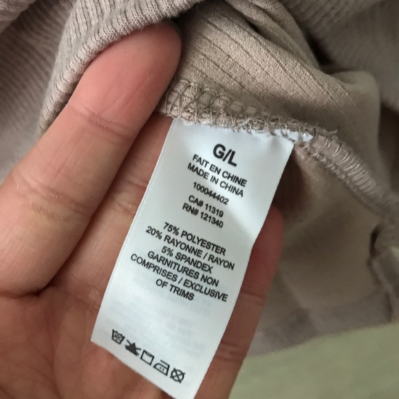 Dynamite v front and back slightly ribbed sweater - Picture 6 of 6